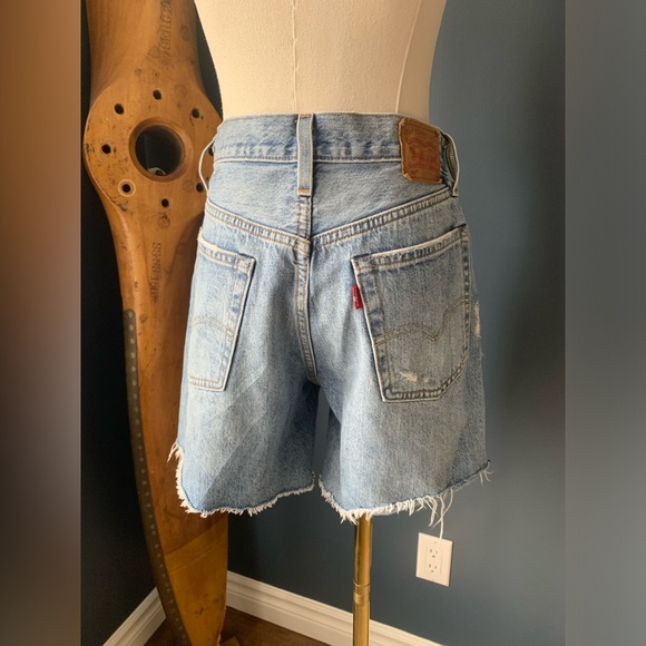 Levi’s 501 shorts. Size 26 - Picture 2 of 8